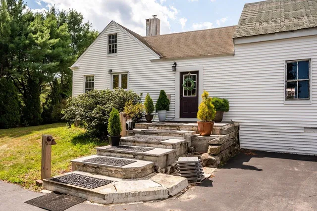 $1,520,000 | 366 Old Concord Turnpike, Barrington, NH 03825