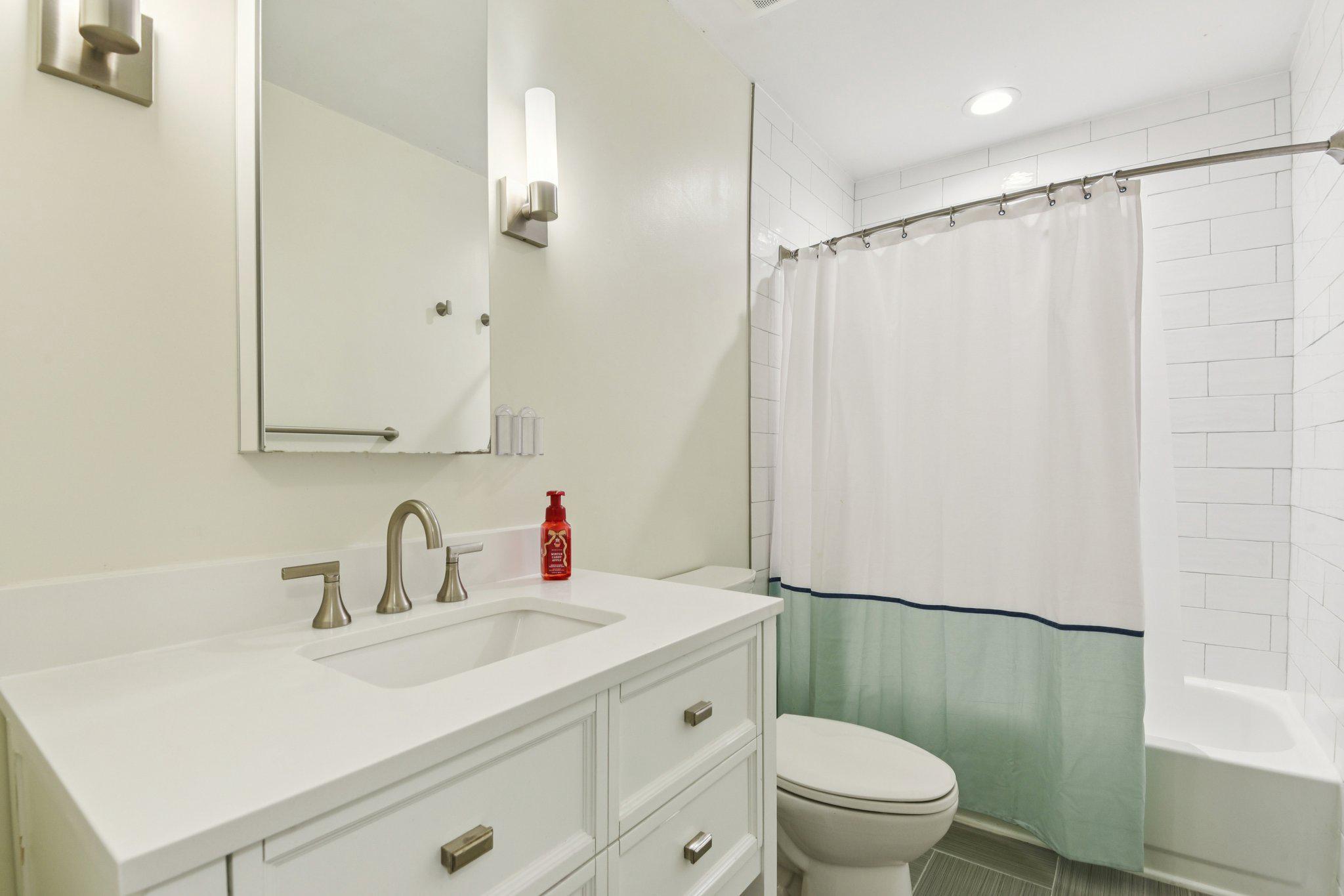 2576 Hidden Cove Road, Unit 154 Annapolis, MD 21401 - Photo 29 of 51 Hall Bath