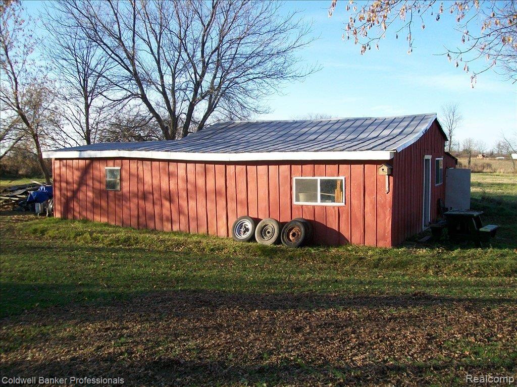 5315 North Lake Road Columbiaville, MI 48421 - Photo 8 of 11 large shed