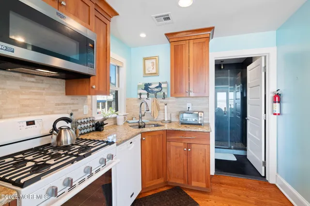 $10,700,000 | 409 East Avenue, Bay Head, NJ 08742