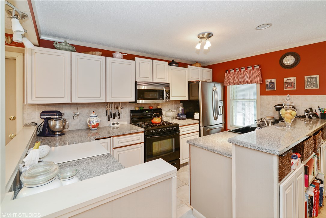3 Jana Road Westerly, RI 02891 - Photo 5 of 28 Well appointed, check out the Advantium Microwave!