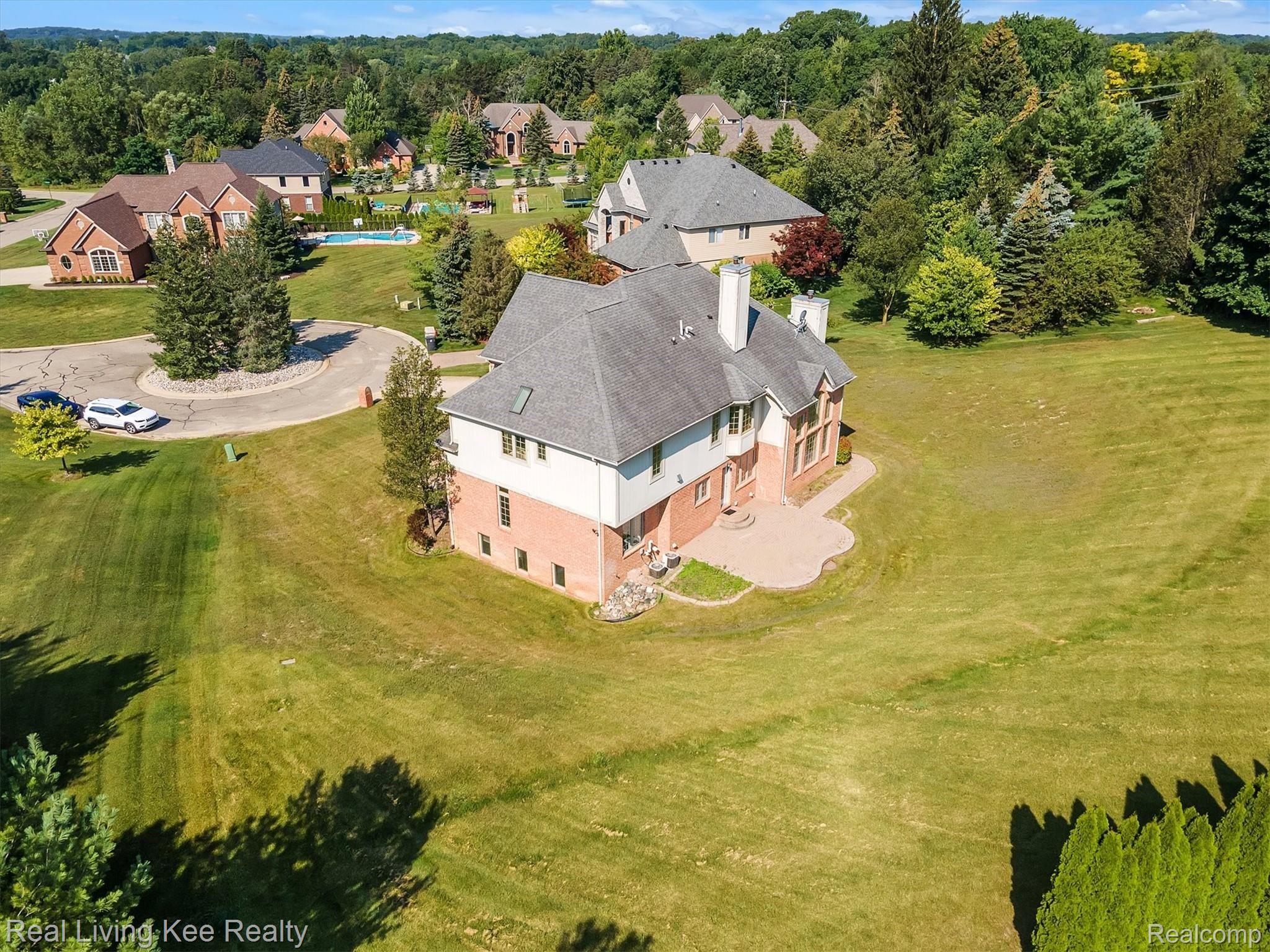 39 Fieldway Court Rochester, MI 48306 - Photo 51 of 55 55-39-Fieldway-Ct-WindowStill-Real-Estate-Photography-55.jpg