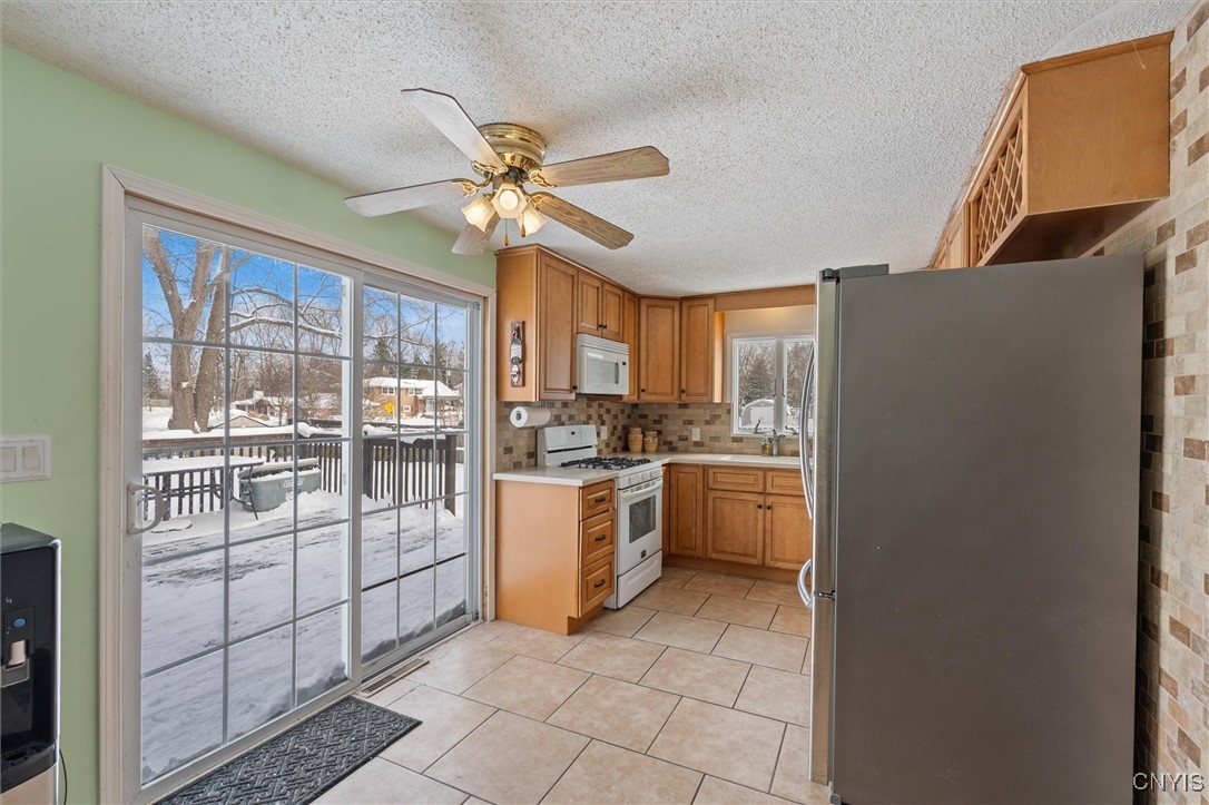 5793 West Pine Grove Road Cicero, NY 13039 - Photo 5 of 42 walkout sliding glass door straight to the backyar