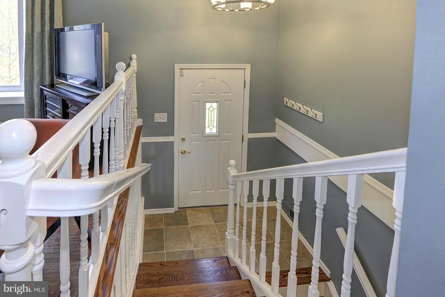 310 Talahi Road Southeast Vienna, VA 22180 - Photo 2 of 30 Interior (General)