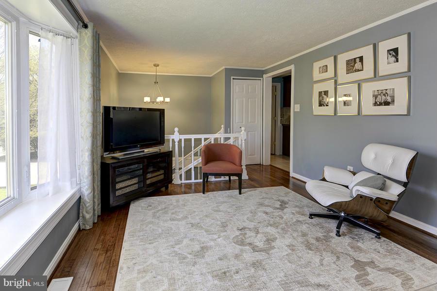 310 Talahi Road Southeast Vienna, VA 22180 - Photo 11 of 30 Living Room