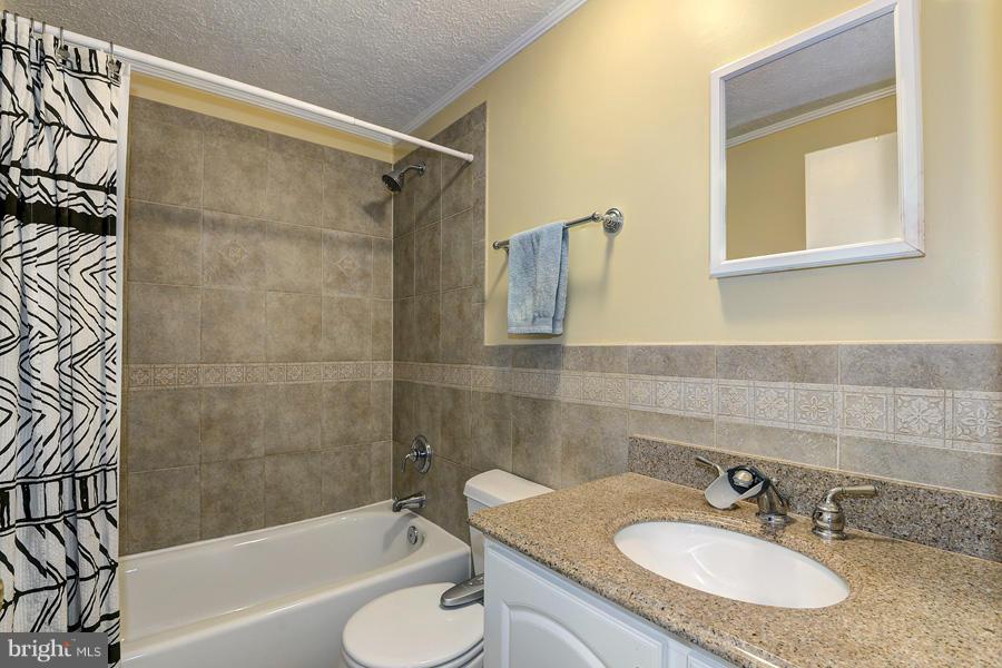 310 Talahi Road Southeast Vienna, VA 22180 - Photo 17 of 30 Bath