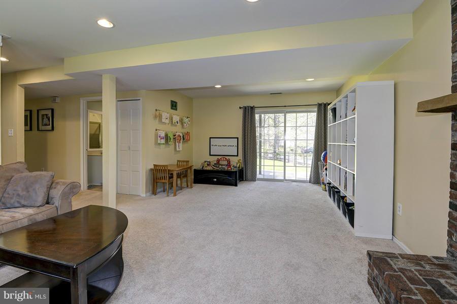 310 Talahi Road Southeast Vienna, VA 22180 - Photo 18 of 30 Family Room