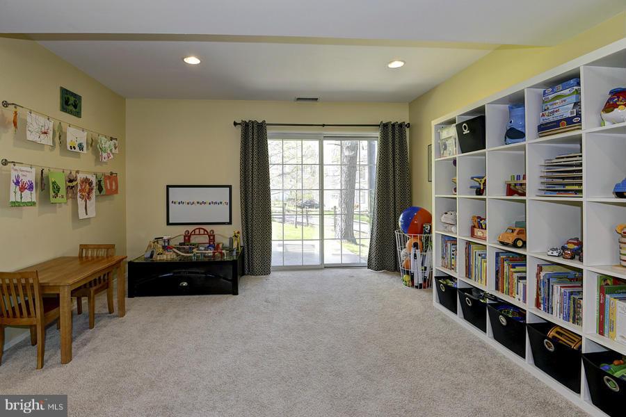 310 Talahi Road Southeast Vienna, VA 22180 - Photo 19 of 30 Family Room