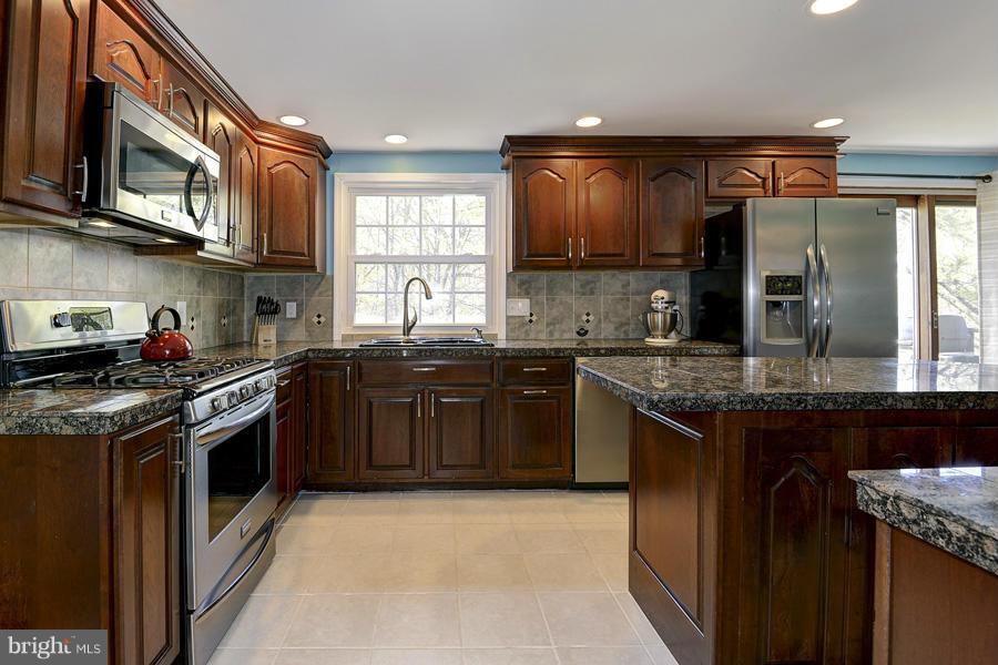 310 Talahi Road Southeast Vienna, VA 22180 - Photo 3 of 30 Kitchen