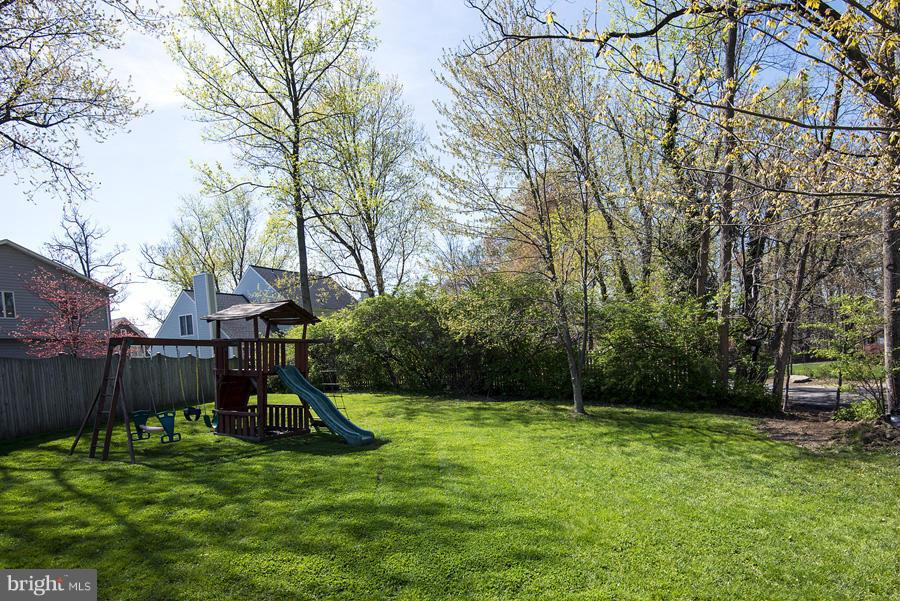 310 Talahi Road Southeast Vienna, VA 22180 - Photo 29 of 30 Exterior (Rear)
