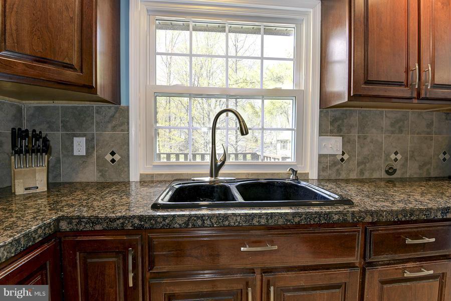 310 Talahi Road Southeast Vienna, VA 22180 - Photo 5 of 30 Kitchen