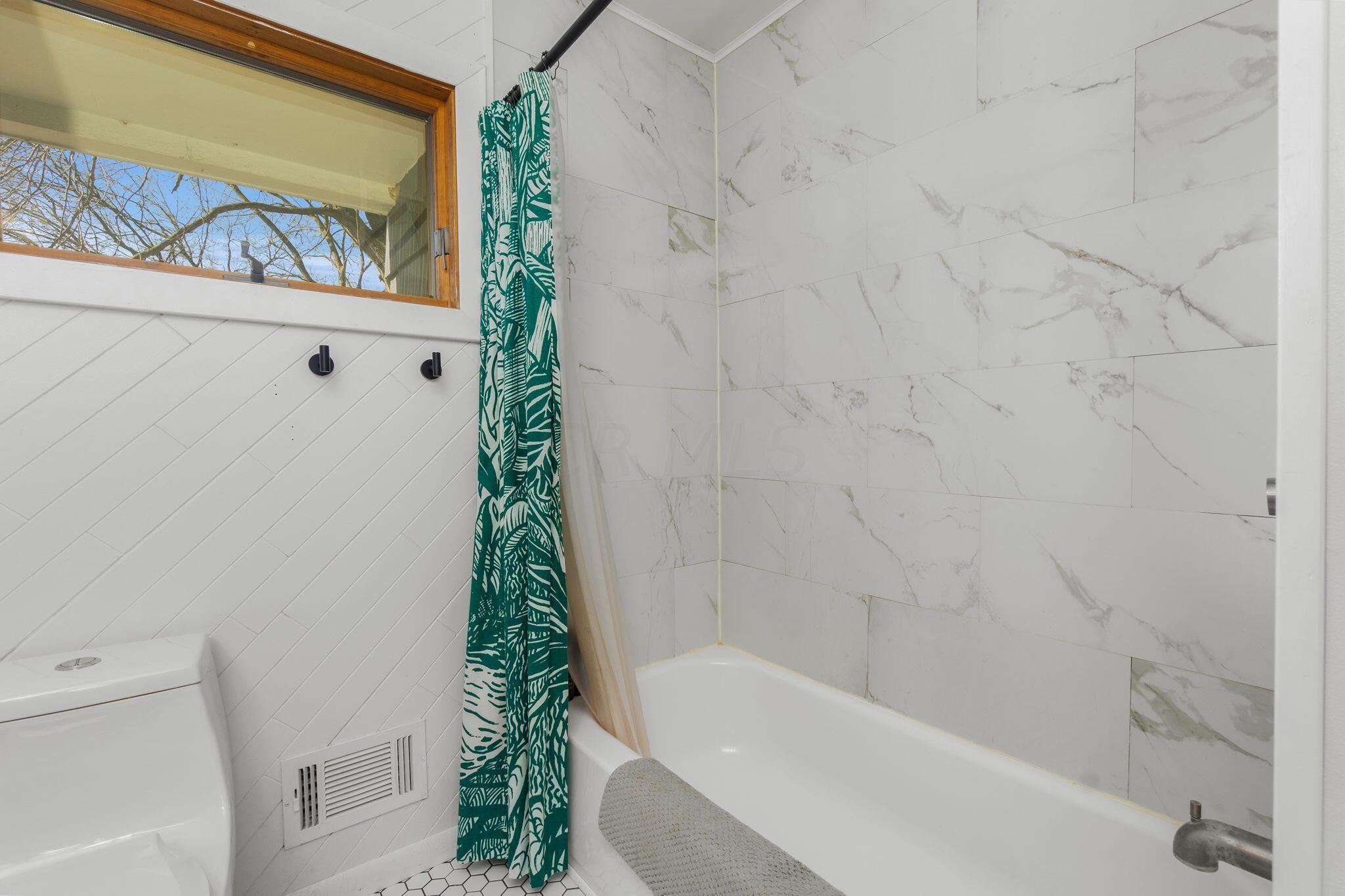 3100 Schwartz Road Columbus, OH 43232 - Photo 28 of 32 3100 Schwartz Road Drone 0020