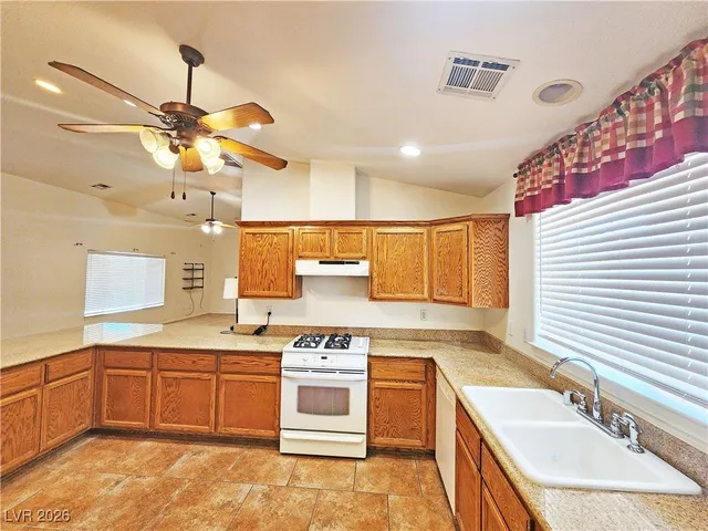 $1,935 | 3120 East Easy Street, Pahrump, NV 89061