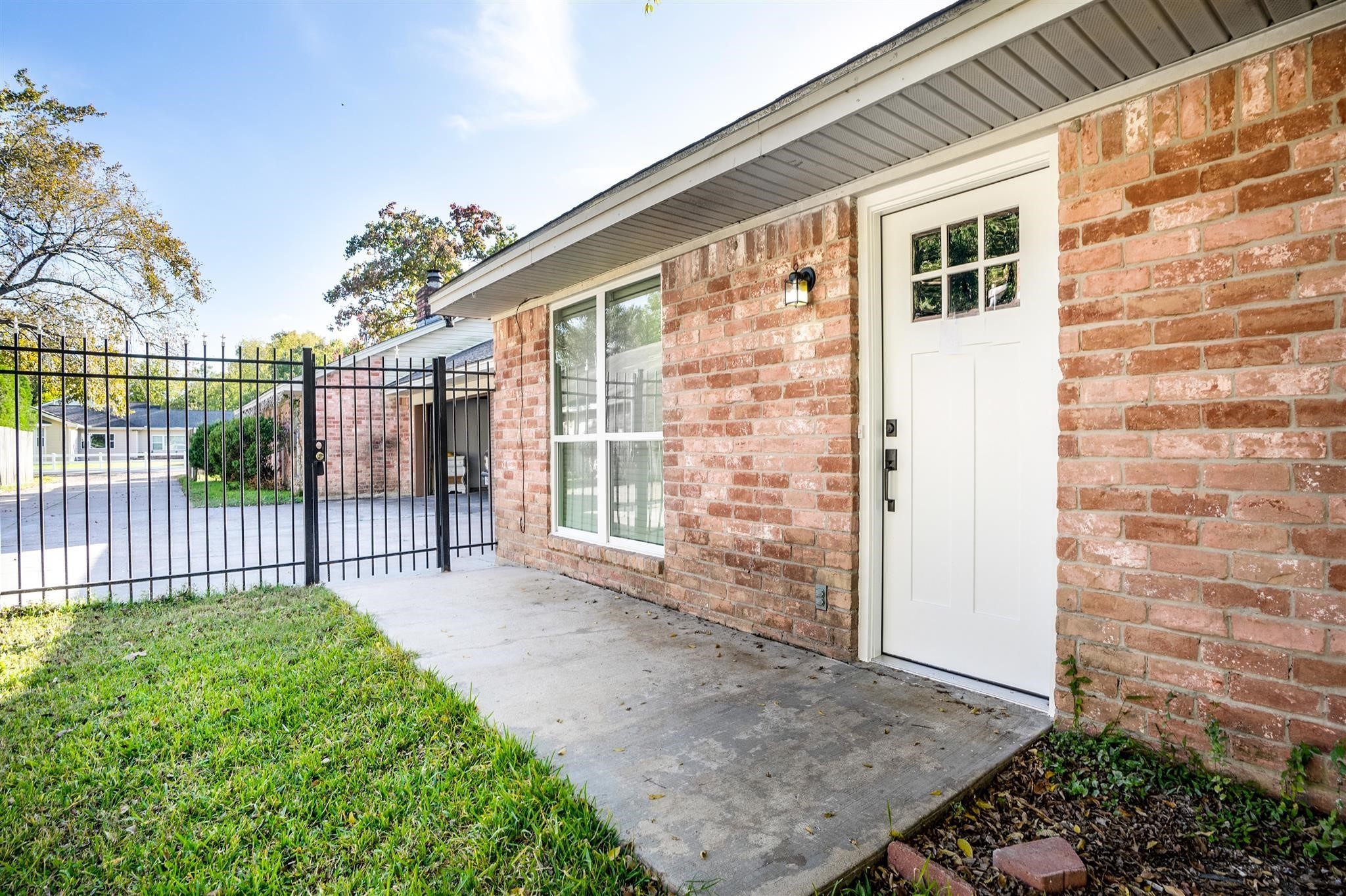 9026 Carousel Lane, Unit B Houston, TX 77080 - Photo 3 of 14
