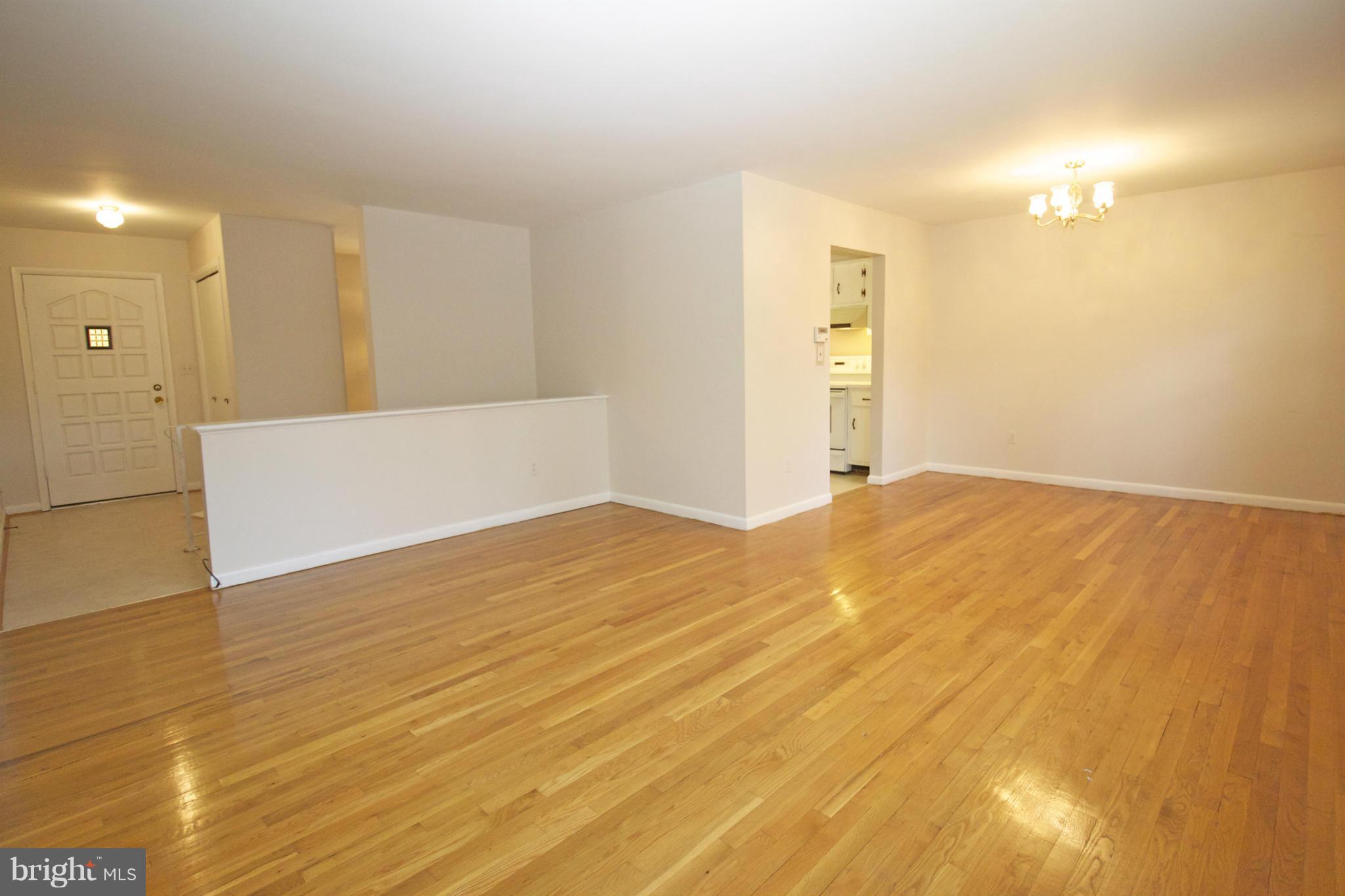 7722 Miller Fall Road Rockville, MD 20855 - Photo 4 of 29 Living Room