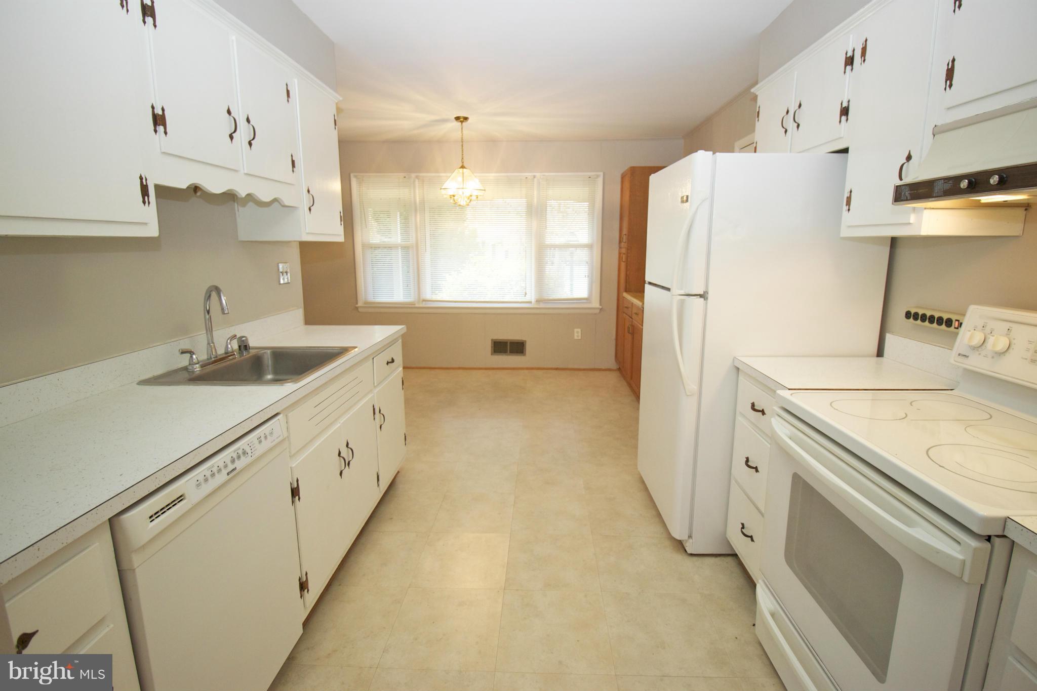 7722 Miller Fall Road Rockville, MD 20855 - Photo 7 of 29 Kitchen