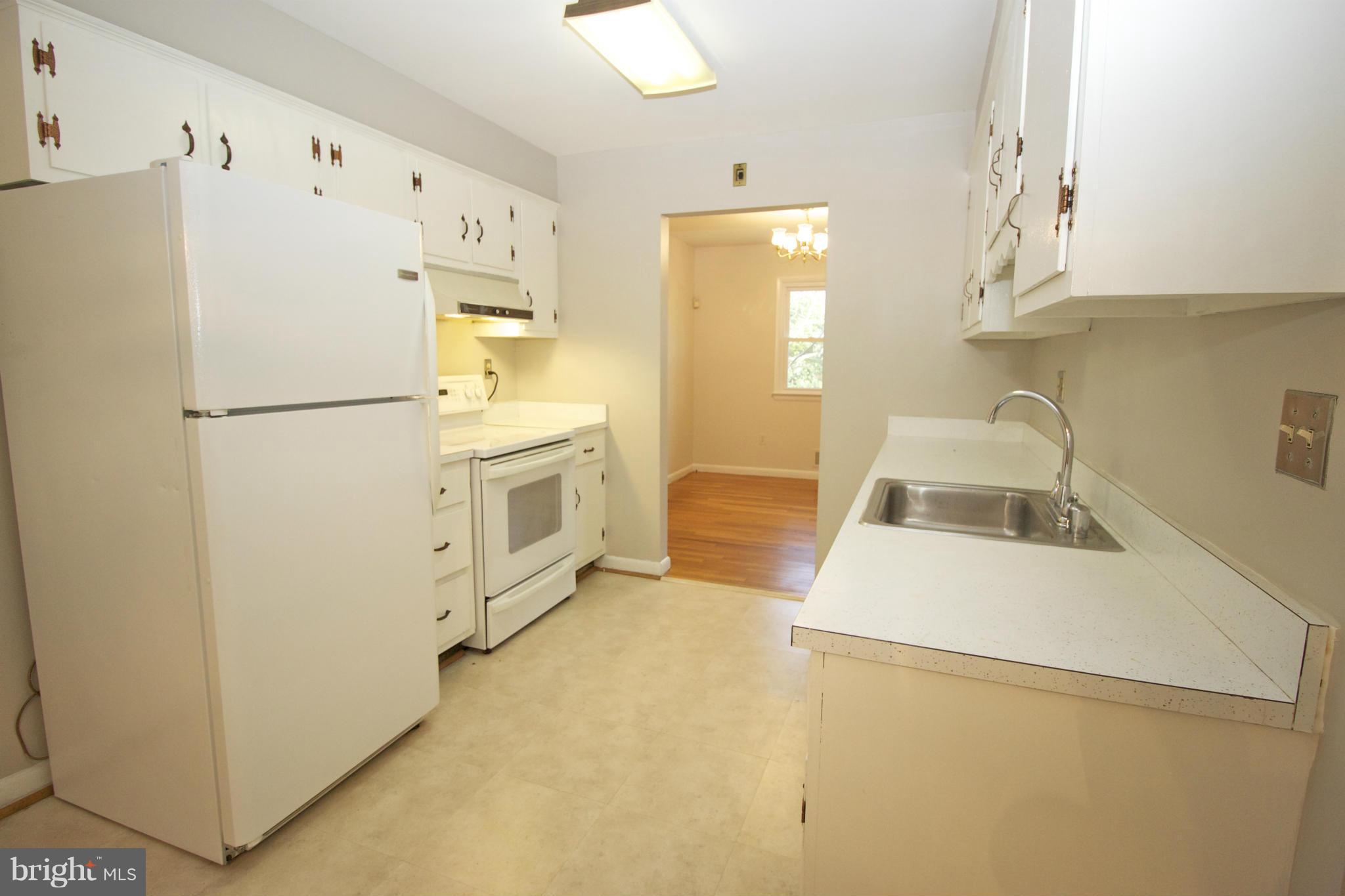 7722 Miller Fall Road Rockville, MD 20855 - Photo 8 of 29 Kitchen