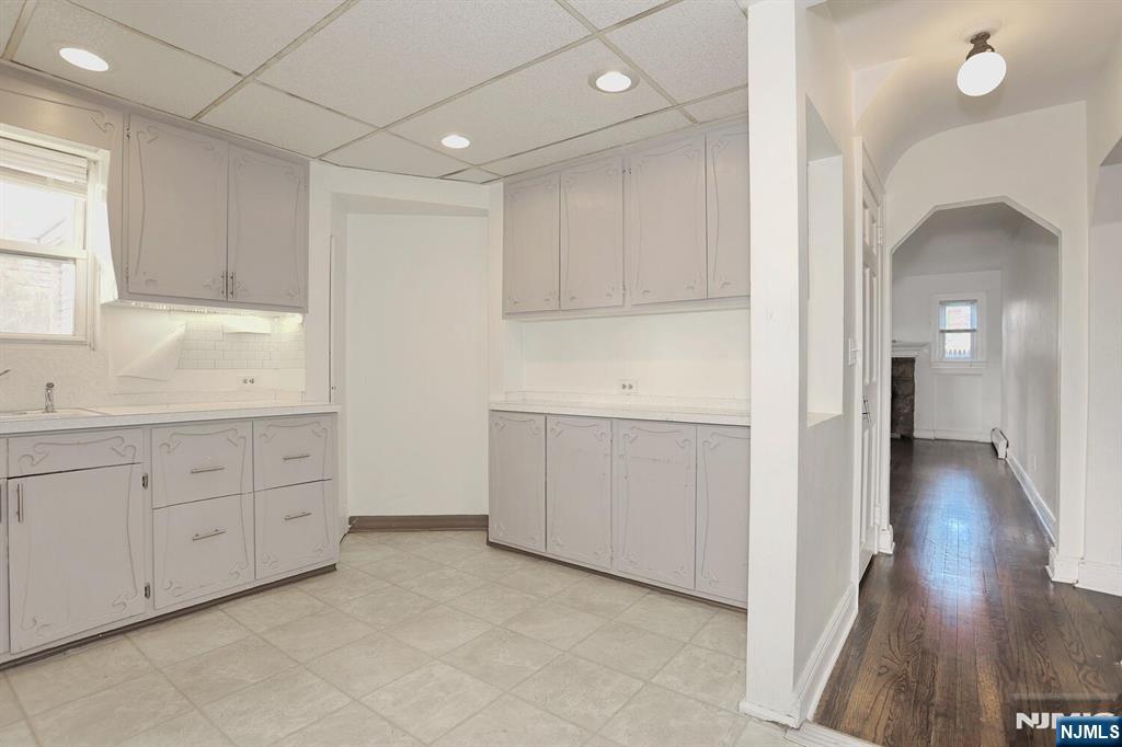 325 New Bridge Road Bergenfield, NJ 07621 - Photo 10 of 50