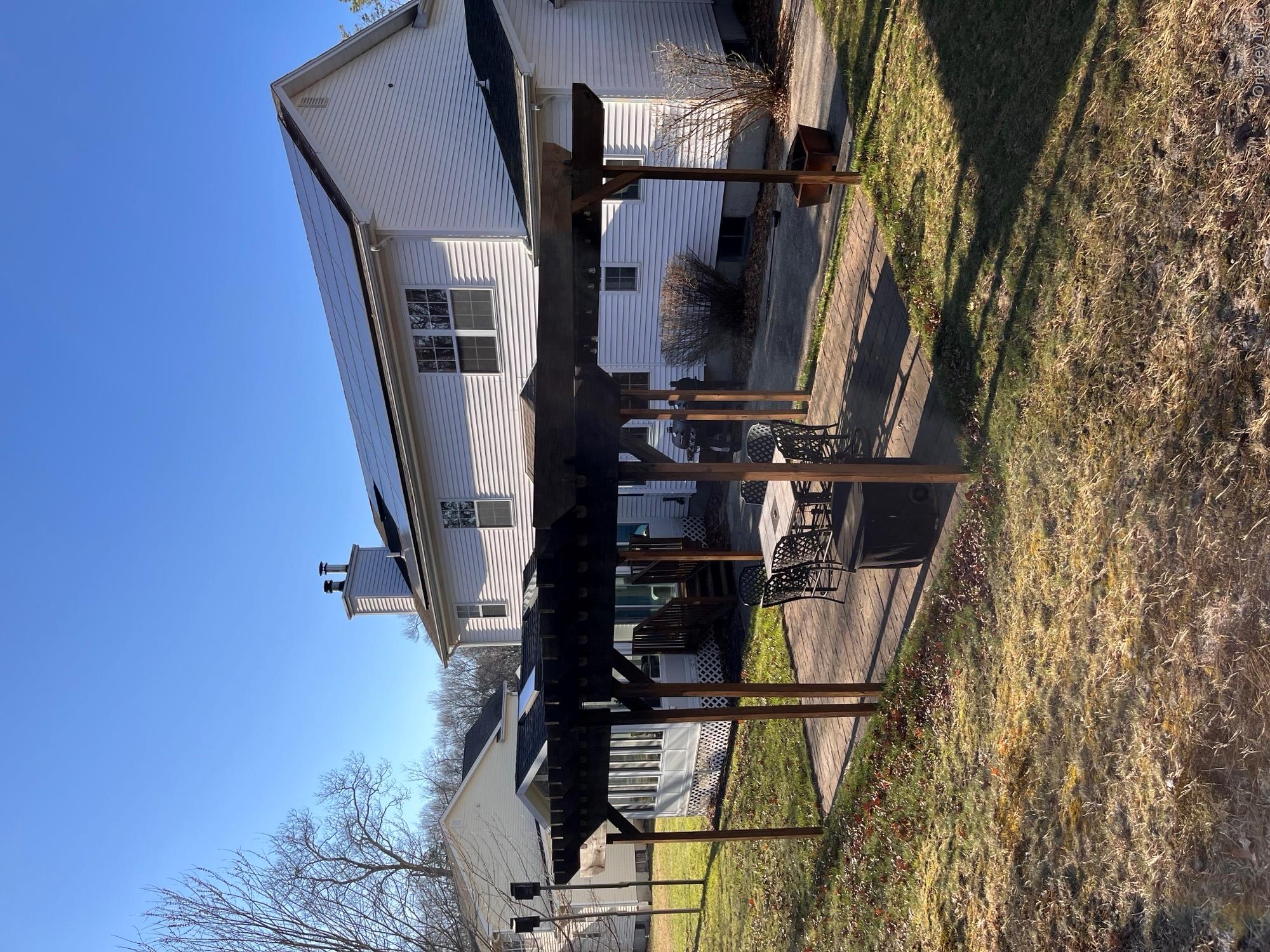 136 Elizabeth Way Ridge, NY 11961 - Photo 3 of 38