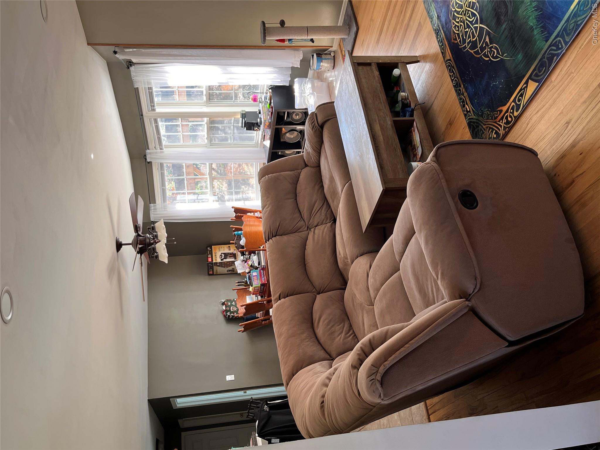 136 Elizabeth Way Ridge, NY 11961 - Photo 6 of 38