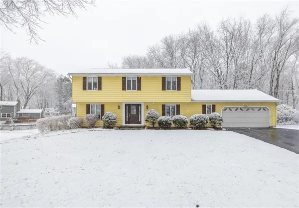$349,995 | 18 Bent Oak Road, Chili, NY 14624