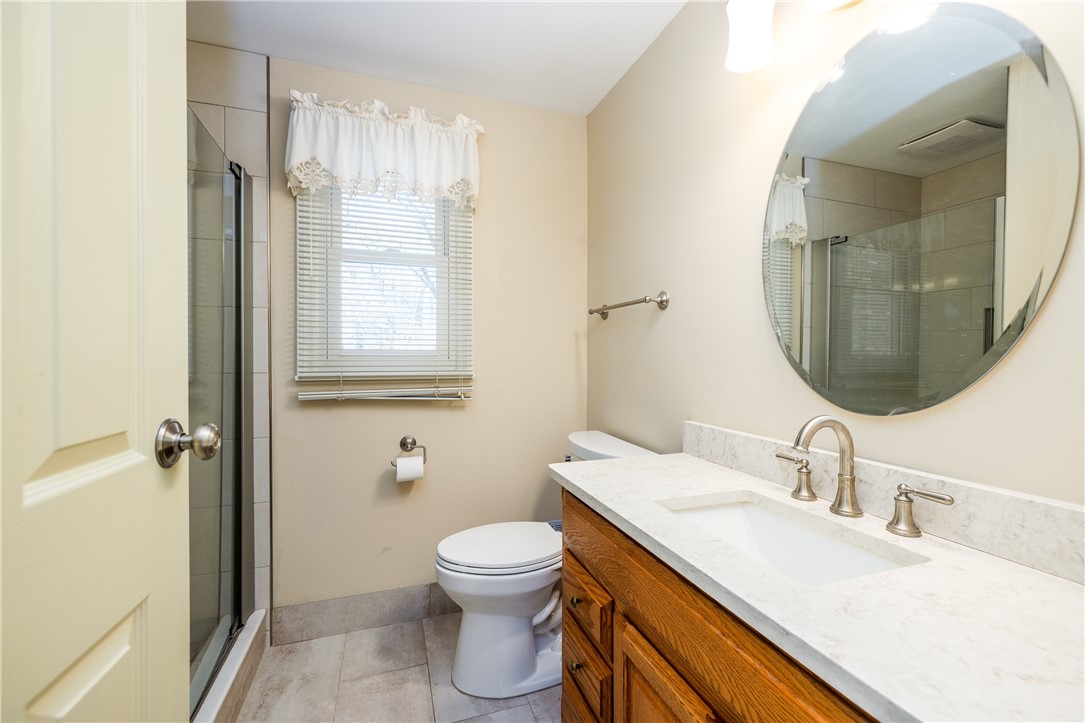 18 Bent Oak Road Chili, NY 14624 - Photo 26 of 47 Primary bedroom full bath