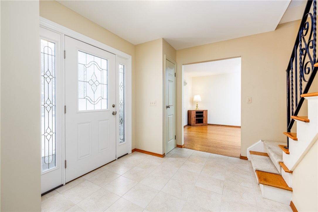 18 Bent Oak Road Chili, NY 14624 - Photo 4 of 47 Foyer