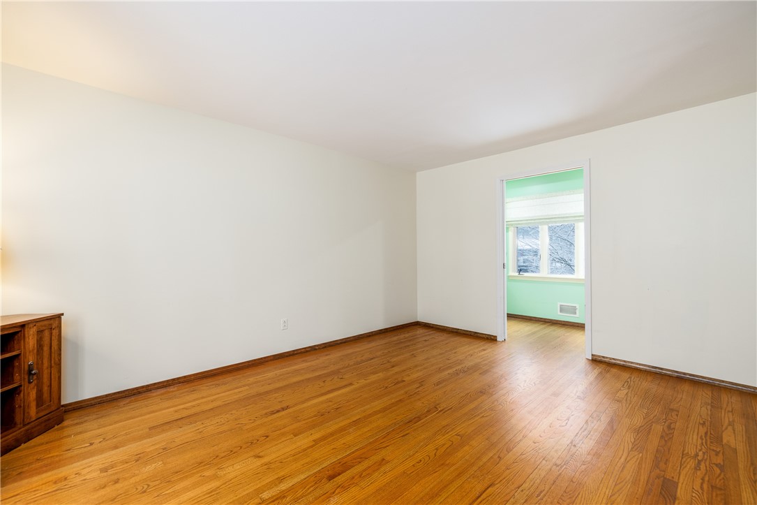 18 Bent Oak Road Chili, NY 14624 - Photo 7 of 47 Living room