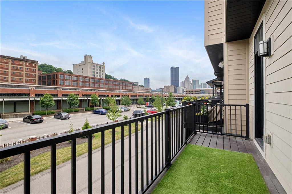 1726 Waterfront Place Pittsburgh, PA 15222 - Photo 22 of 44 Rear deck w/ city views