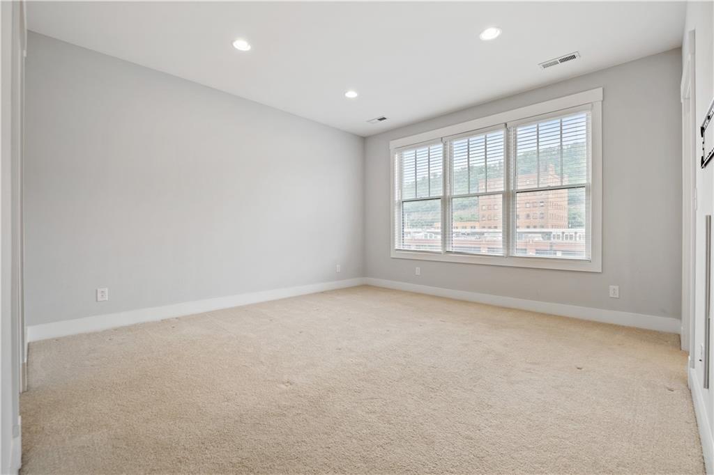 1726 Waterfront Place Pittsburgh, PA 15222 - Photo 30 of 44 Primary Bedroom