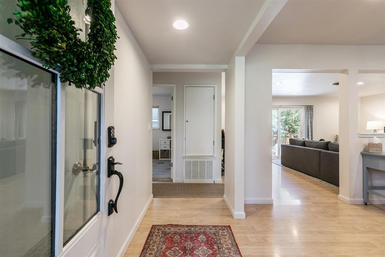 10659 Torrey Pine Road Truckee, CA 96161 - Photo 10 of 20 Gallery Image 10