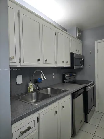 $1,700 | 2171 Northeast 66th Street, Unit 827, Fort Lauderdale, FL 33308