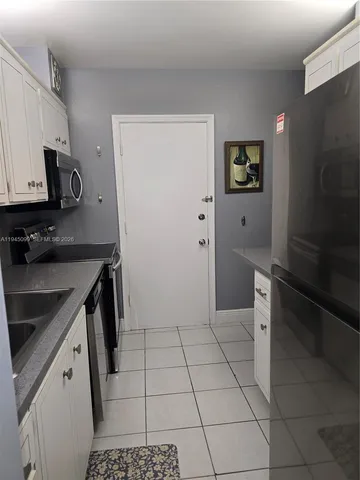 $1,700 | 2171 Northeast 66th Street, Unit 827, Fort Lauderdale, FL 33308