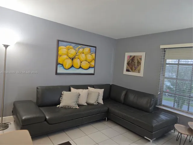 $1,700 | 2171 Northeast 66th Street, Unit 827, Fort Lauderdale, FL 33308