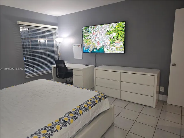 $1,700 | 2171 Northeast 66th Street, Unit 827, Fort Lauderdale, FL 33308