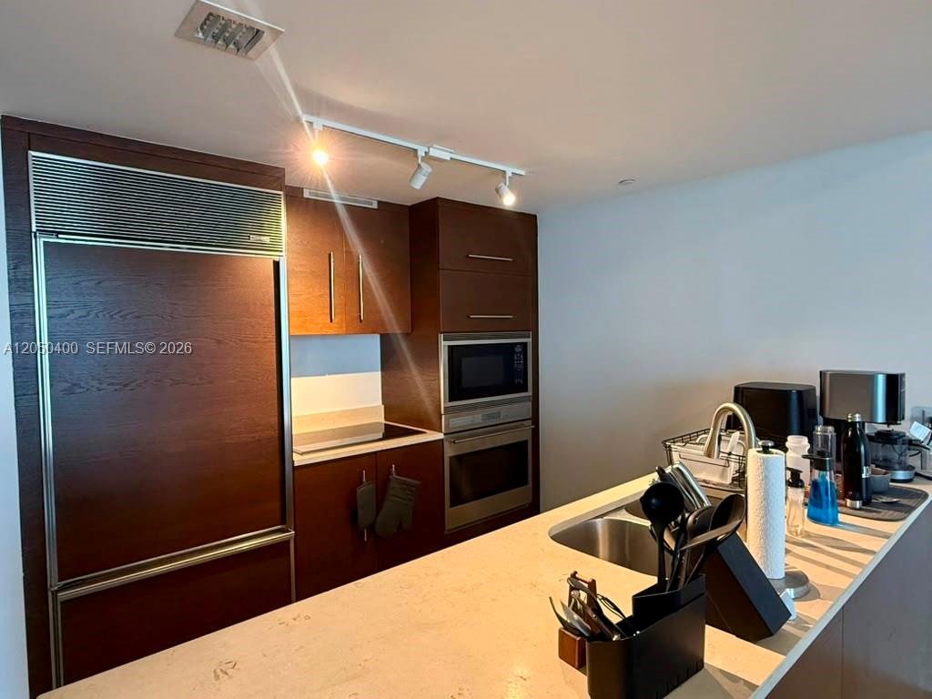 475 Brickell Avenue, Unit 1012 Miami, FL 33131 - Photo 7 of 34