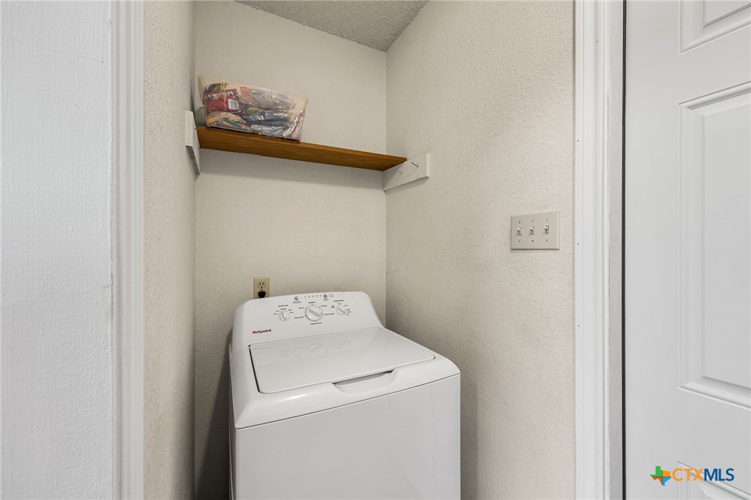 232 Thompson Circle Lorena, TX 76655 - Photo 27 of 35 Laundry Room