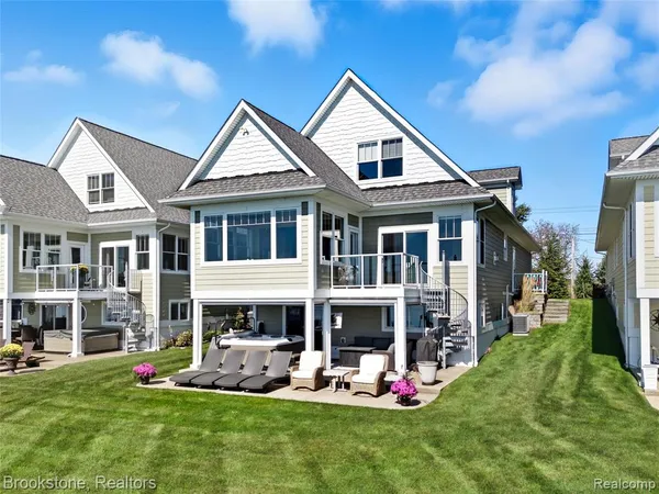 $899,000 | 10049 Dixie Highway, Fair Haven, MI 48023