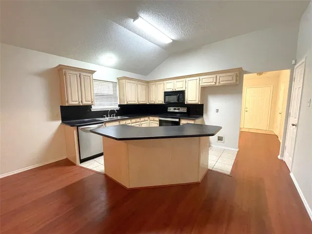 $2,000 | 5923 Sterling Green Trail, Arlington, TX 76017