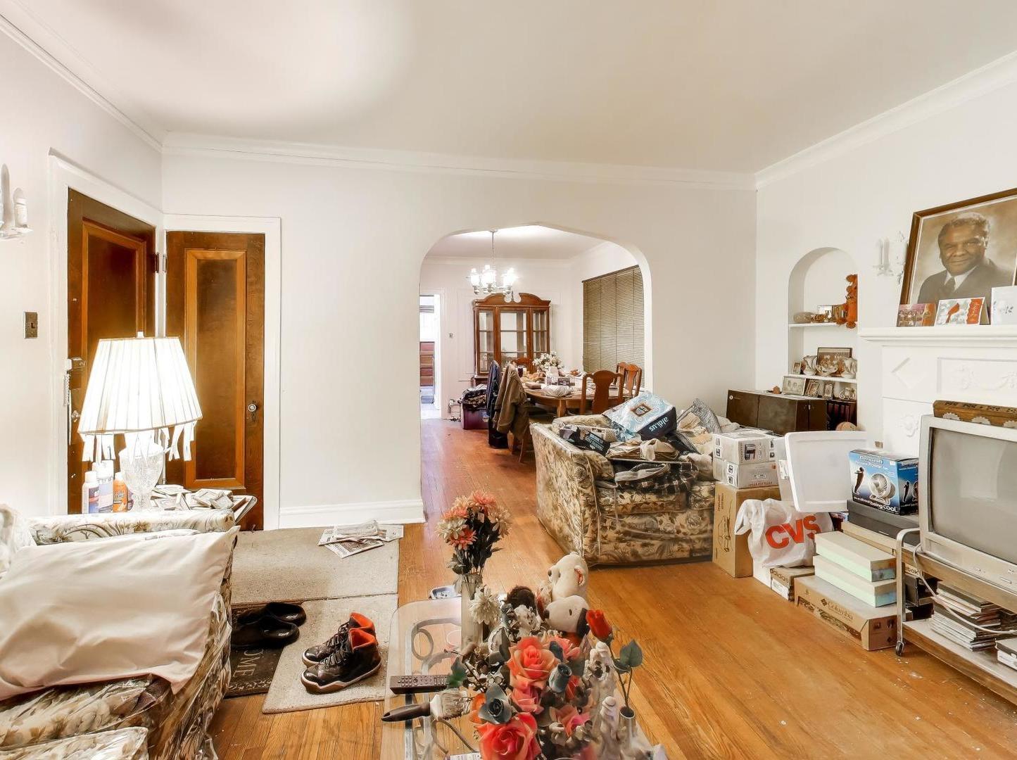 8322 South Sangamon Street Chicago, IL 60620 - Photo 23 of 36 a view of a livingroom with workspace and a window