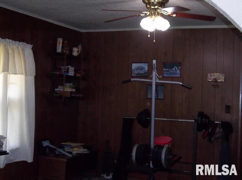 209 East Flora Valier, IL 62891 - Photo 5 of 13 Gallery Image 5