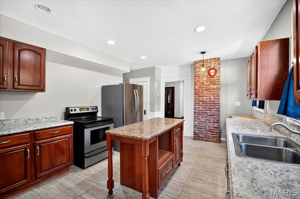 1355 Stein Road Ferguson, MO 63135 - Photo 11 of 48