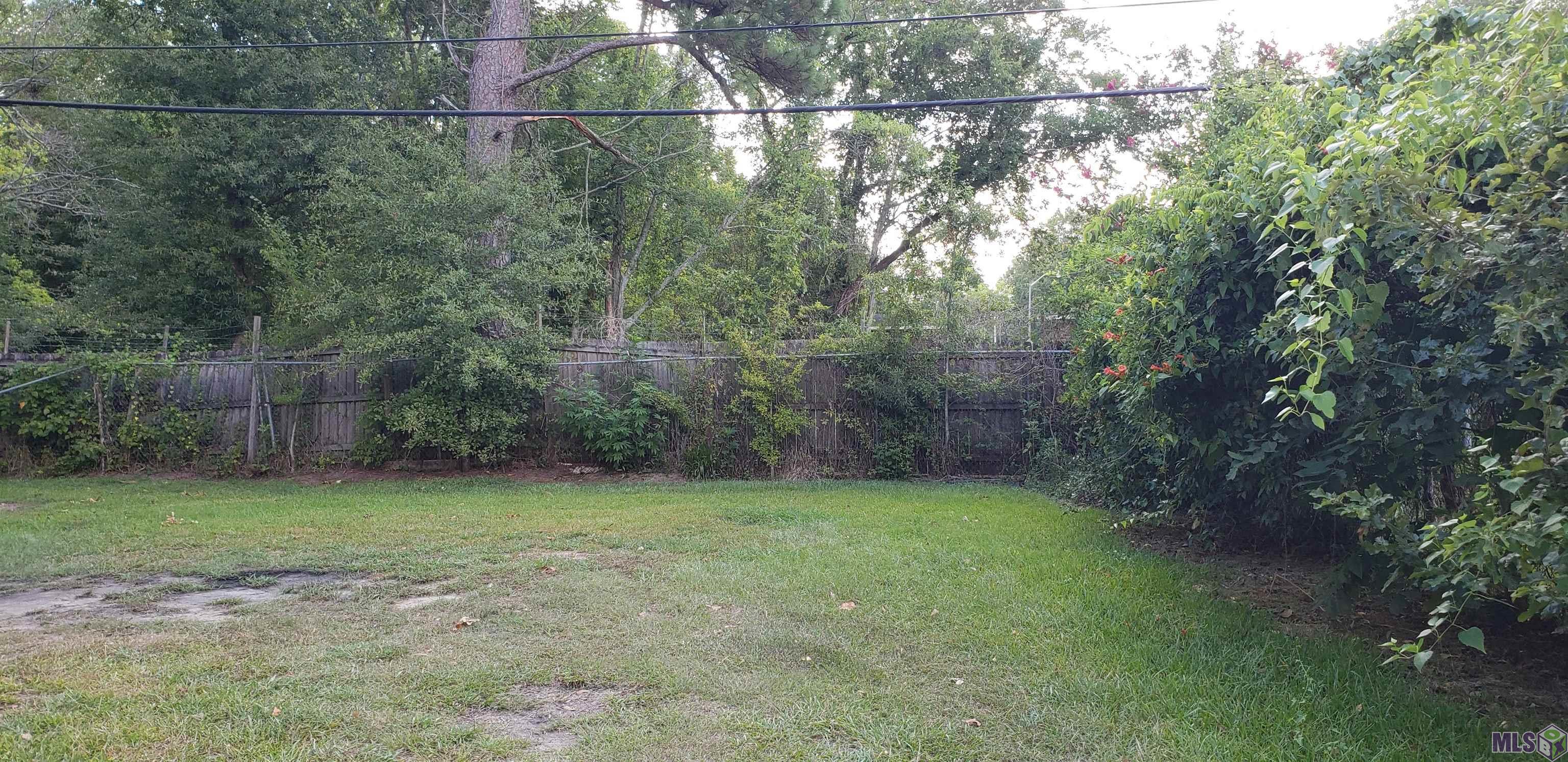 6032 Matthews Street Baton Rouge, LA 70812 - Photo 17 of 18 Backyard looking from driveway