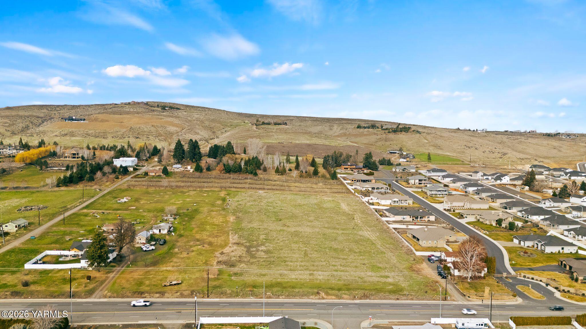 Nka Summitview Avenue Yakima, WA 98908 - Photo 2 of 12 a view of an ocean