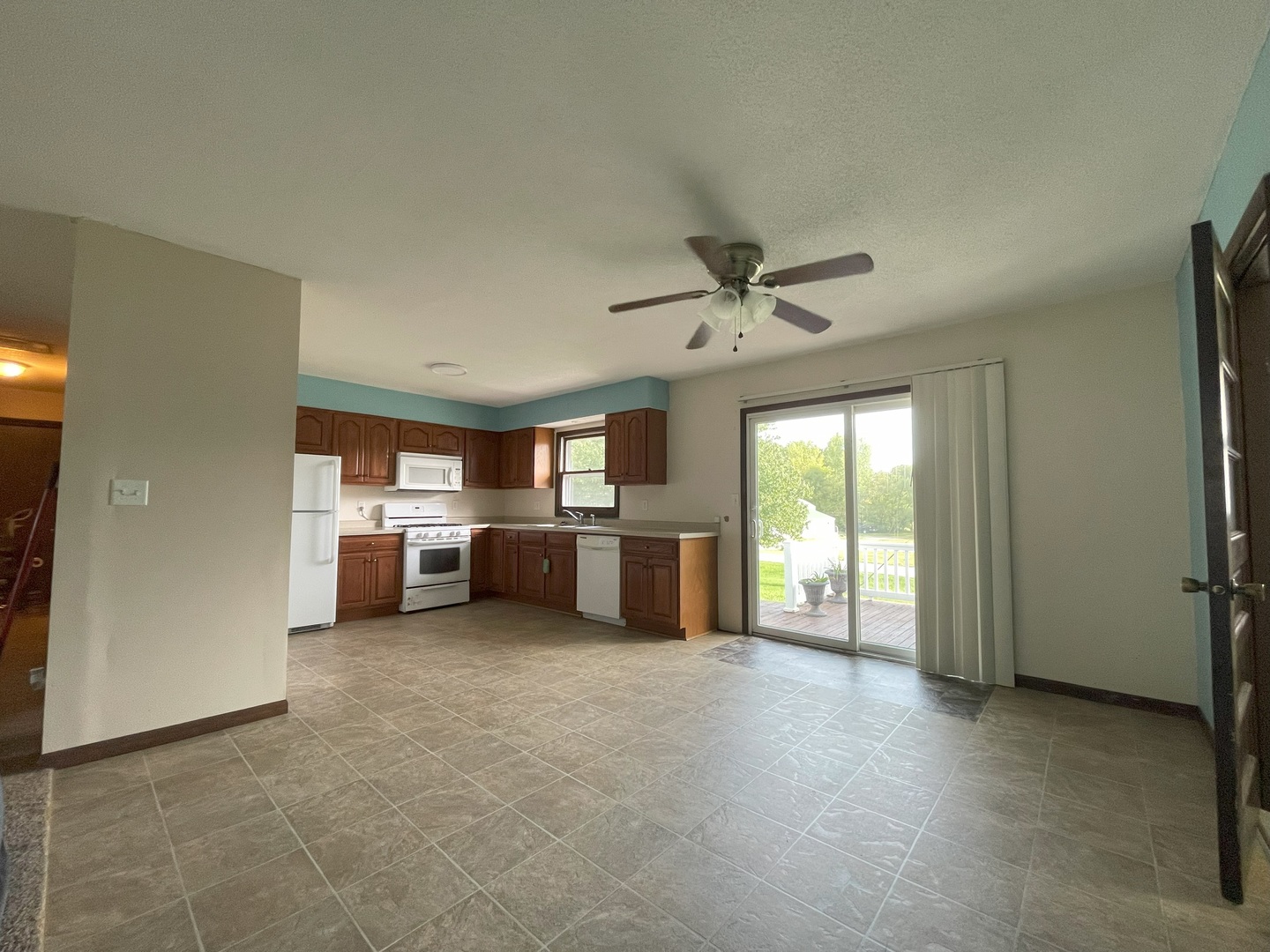 17 Circle Drive Saybrook, IL 61770 - Photo 5 of 17 a view of a livingroom with a kitchen