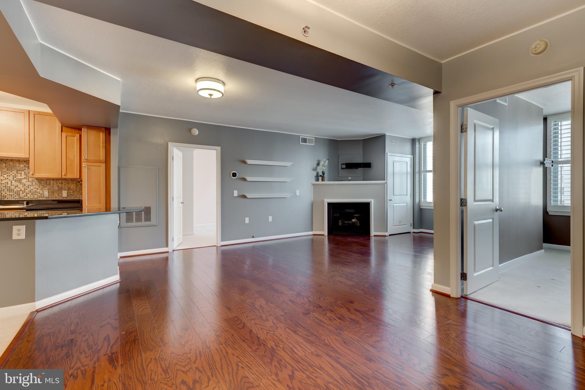 851 North Glebe Road, Unit 1020 Arlington, VA 22203 - Photo 5 of 52 Kitchen & Living Room