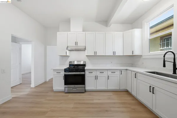 $698,000 | 3316 Market Street, Oakland, CA 94608