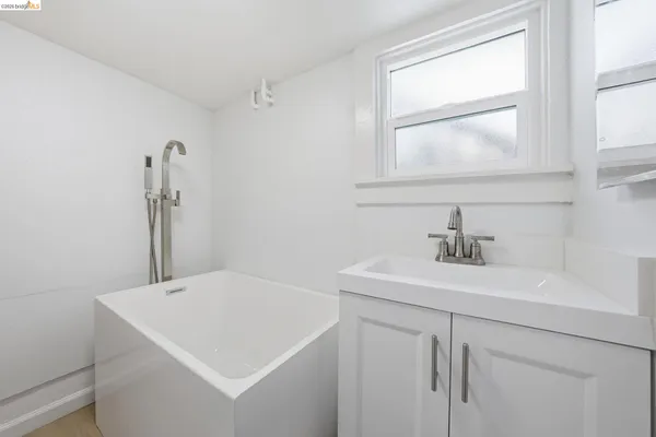 $698,000 | 3316 Market Street, Oakland, CA 94608