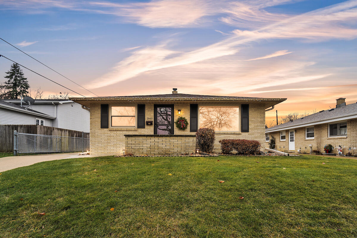 1660 Monroe Avenue Racine, WI 53405 - Photo 1 of 1 DSC05640 Twilight Twinkle Pic solution