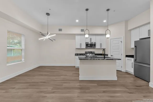 $1,700 | 110 Webb, Unit 201, San Antonio, TX 78223